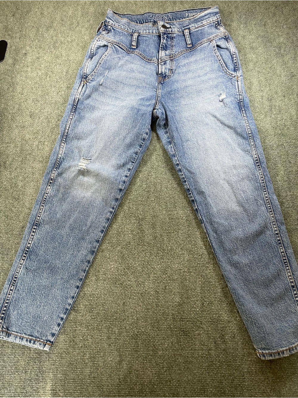 Arizona Jean Company High Rise Mom Light Wash Straight Leg Women's‎ Jeans